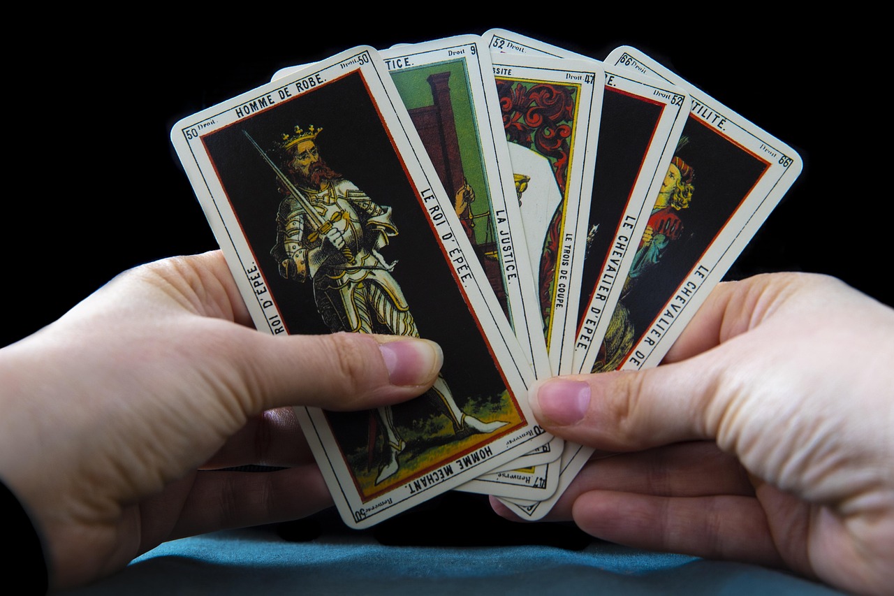 Unlock the Magic of the Tarot — Learn to Read with Intuition & Confidence